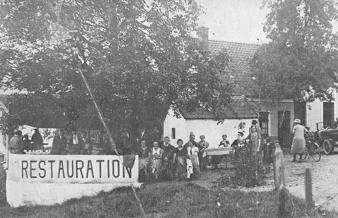 Die Gaststätte „Zur Arche“ in Voerde-Götterswickerhamm Ende der 1920er Jahre. Schon damals ein beliebtes Ausflugslokal.