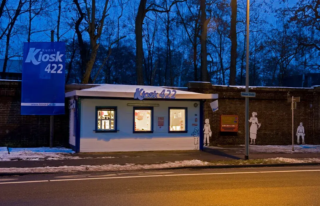 Ursprünglich ein Schaffnerhäuschen für die Straßenbahner: Der Kiosk 422 (Blaue Bude) in Dinslaken-Lohberg (Aufnahmejahr 2010).
